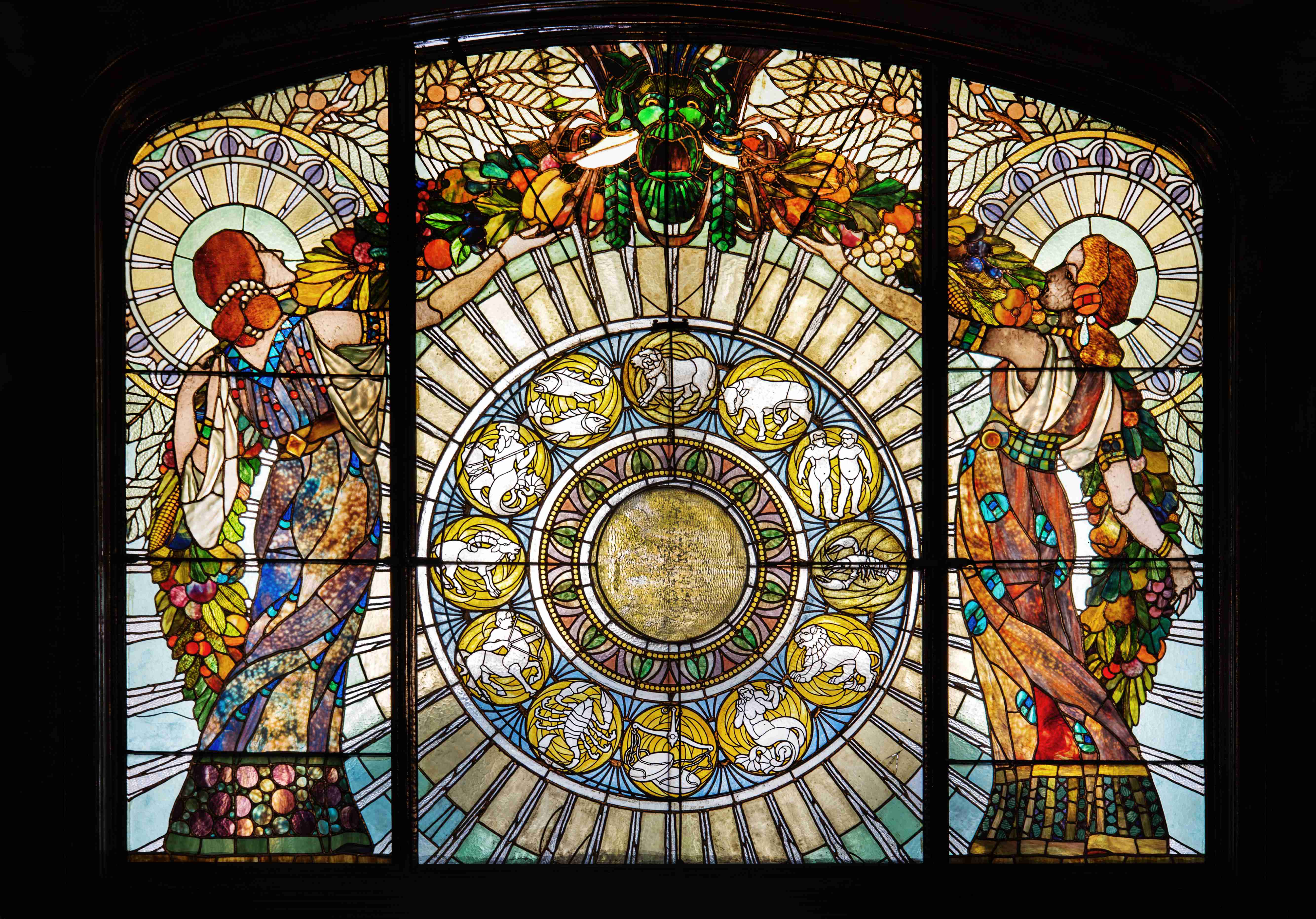 流光溢彩——匈牙利新艺术彩绘玻璃画大师罗特·米克绍作品展